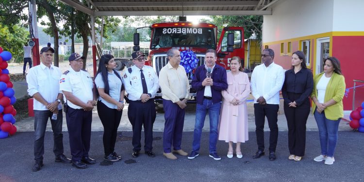 Proindustria recibe camión de bomberos para la Zona Franca Industrial de La Vega