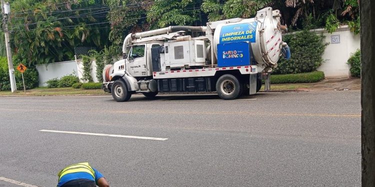 Alcaldía del Distrito Nacional refuerza trabajos preventivos para disminuir efectos de vaguada y onda tropical