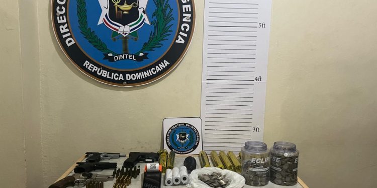 PN y MP apresan tres personas y ocupan armas de fuego, dinero y otros objetos durante allanamientos en Espaillat