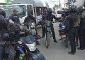 Policía recupera motocicletas robadas, ocupa arma ilegal y detiene varias personas en operativos en Los Guaricanos
