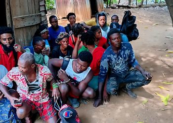 Detienen a 17 haitianos indocumentados en una vivienda abandonada en Guayubín