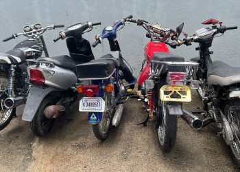 Policía Nacional recupera motocicletas y automóvil reportados como robados en La Vega