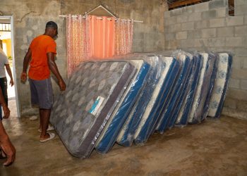 INAVI entrega ayudas a más de 160 familias afectadas por inundaciones en Azua