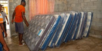 INAVI entrega ayudas a más de 160 familias afectadas por inundaciones en Azua