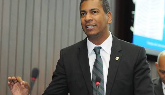 Demóstenes Martínez exige al Gobierno explicaciones por incremento desproporcionado en obra del arroyo Gurabo