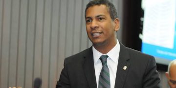 Demóstenes Martínez exige al Gobierno explicaciones por incremento desproporcionado en obra del arroyo Gurabo