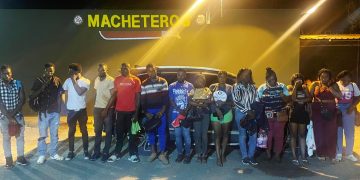 Ejército detiene jeepeta con 14 indocumentados en Mao