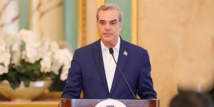 Presidente Abinader llama a la población a acatar medidas preventivas ante alertas del COE