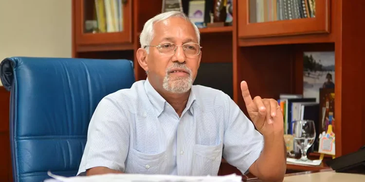 Adocco someterá al exministro de Educación Ángel Hernández por supuestos actos de corrupción