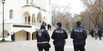 Un adolescente asesina a tiros a dos policías e hiere a otros dos en una comisaría turca