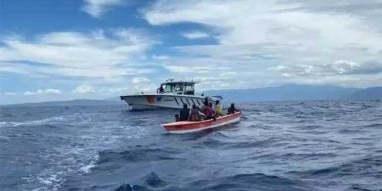 Detenidos en aguas de Puerto Rico 48 ciudadanos dominicanos, 16 haitianos y 2 rumanos
