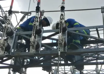 Edeeste inició trabajos para reforzar suministro eléctrico en la Jacobo Majluta