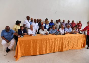 Movimientos sindicales convocan vigilia por la cesantía frente al Congreso