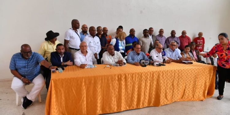 Movimientos sindicales convocan vigilia por la cesantía frente al Congreso