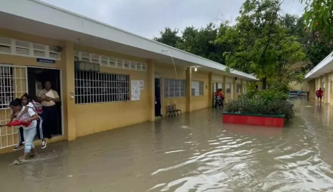 Suspenden docencia en Santo Domingo Oeste por lluvias
