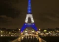 En Francia llaman a la paz, Torre Eiffel se ilumina con banderas de Palestina e Israel