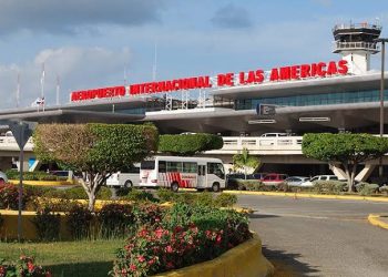 Aerodom se disculpa y lucha para restablecer energía tras apagón en el AILA