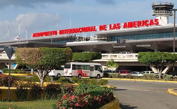 Aerodom se disculpa y lucha para restablecer energía tras apagón en el AILA