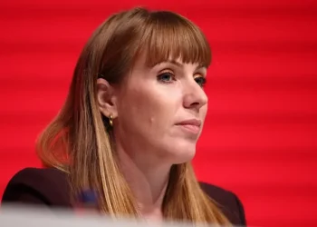 Dimite la número dos del Gobierno de Reino Unido señalada por evasión fiscal en la compra de una vivienda