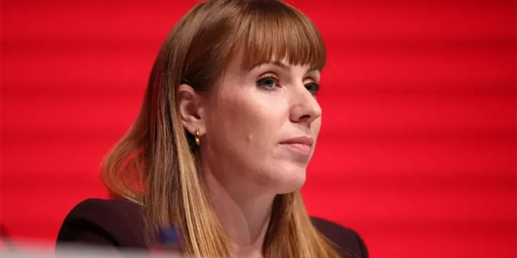 Dimite la número dos del Gobierno de Reino Unido señalada por evasión fiscal en la compra de una vivienda