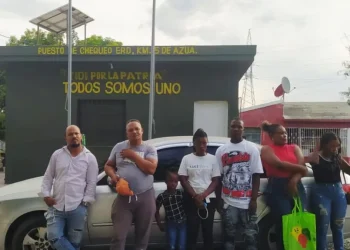 Dos dominicanos y cinco haitianos fueron detenidos durante operativo en Azua
