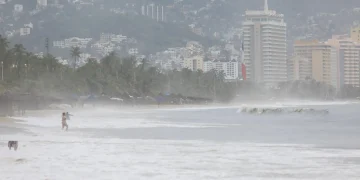 El huracán Narda se debilita a categoría 1 y mantiene lluvias en tres estados de México