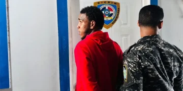 Se entrega implicado en violento atraco contra una mujer en Santiago