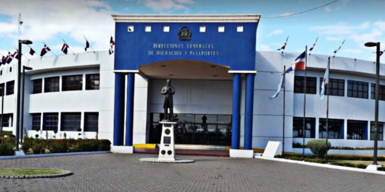 “Pasaportes justifica gasto de RD$225 mil en nueve asientos con boletas: serán sorteados entre empleados”