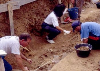 Hallan restos de 72 personas en dos fosas comunes de la Guerra Civil en sur de España