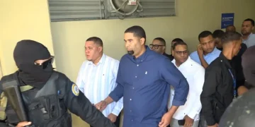 Imponen coerción a los 11 policías imputados por muertes de cinco hombres en Santiago