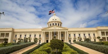 Gobierno mantiene medidas en sector público y privado por Melissa