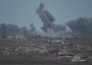 Israel lanza nuevos ataques en Gaza en medio de los contactos para un posible alto el fuego