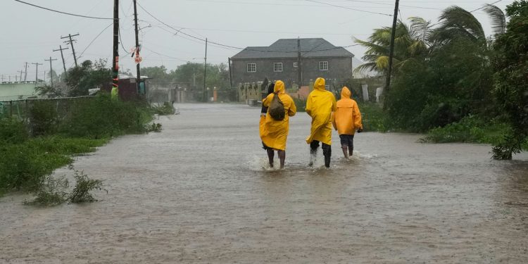 Jamaica, declarada "zona catastrófica" tras paso del huracán Melissa