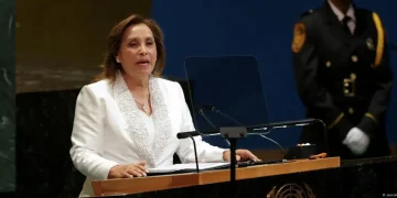 Congreso de Perú destituye a la presidenta Dina Boluarte