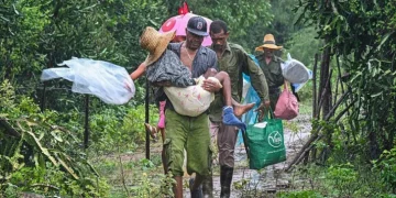 El huracán Melissa tocó tierra en Cuba y golpea el este de la isla con potentes ráfagas de vientos