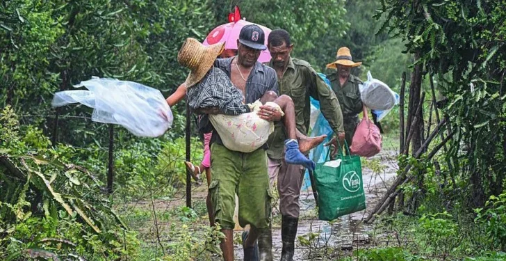 El huracán Melissa tocó tierra en Cuba y golpea el este de la isla con potentes ráfagas de vientos
