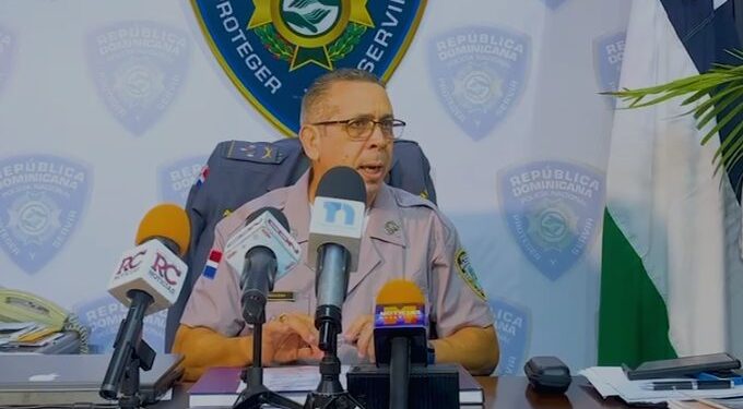 Policía identifica vehículo que habría sido utilizado en asesinato de hermanos en Santiago