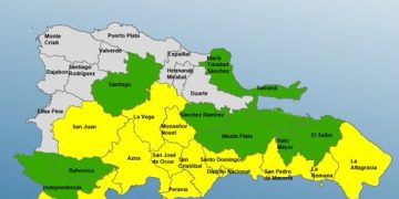 COE eleva alerta en 23 provincias ante posible formación ciclónica