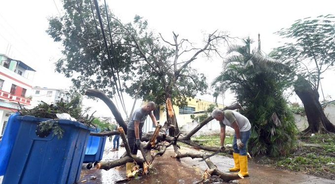 Cerca de 50.000 personas están sin luz en Jamaica por el huracán Melissa