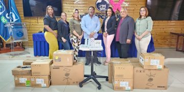 El Servicio Regional de Salud Ozama entrega equipos EKG a centros diagnósticos