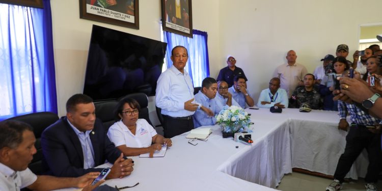 Senadores realizan descenso en Barahona y escuchan preocupaciones de pescadores por disminución caudal