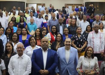 Ministerio de Educación juramenta comisiones distritales para la Evaluación del Desempeño Docente 2025