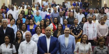 Ministerio de Educación juramenta comisiones distritales para la Evaluación del Desempeño Docente 2025