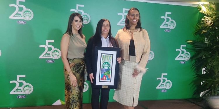 Liderazgo Femenino y Sostenibilidad: El Café Artesanal Mimín de República Dominicana es premiado en el 25 Aniversario de Donativos Ambientales Ford