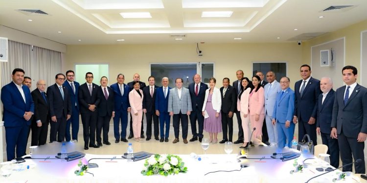 Gobierno presenta a senadores Plan Meta RD 2036, que busca duplicar el PIB 