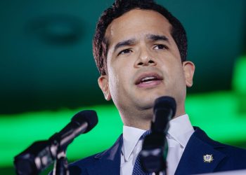 Omar Fernández lidera valoración de dirigentes de oposición en República Dominicana