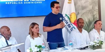 Collado entrega modernizado muelle en Caleta, La Romana