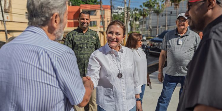 Carolina inspecciona los trabajos que desarrolla la Alcaldía del DN en la ciudad