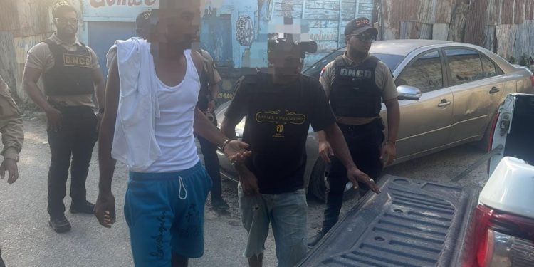 DNCD y MP realizan allanamientos y operativos contra el microtráfico en SDN