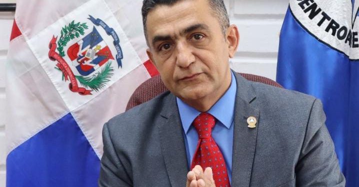 Jesús Batista Suriel rechaza adjudicación de empresa "EMDOC" para renovación de la cédula